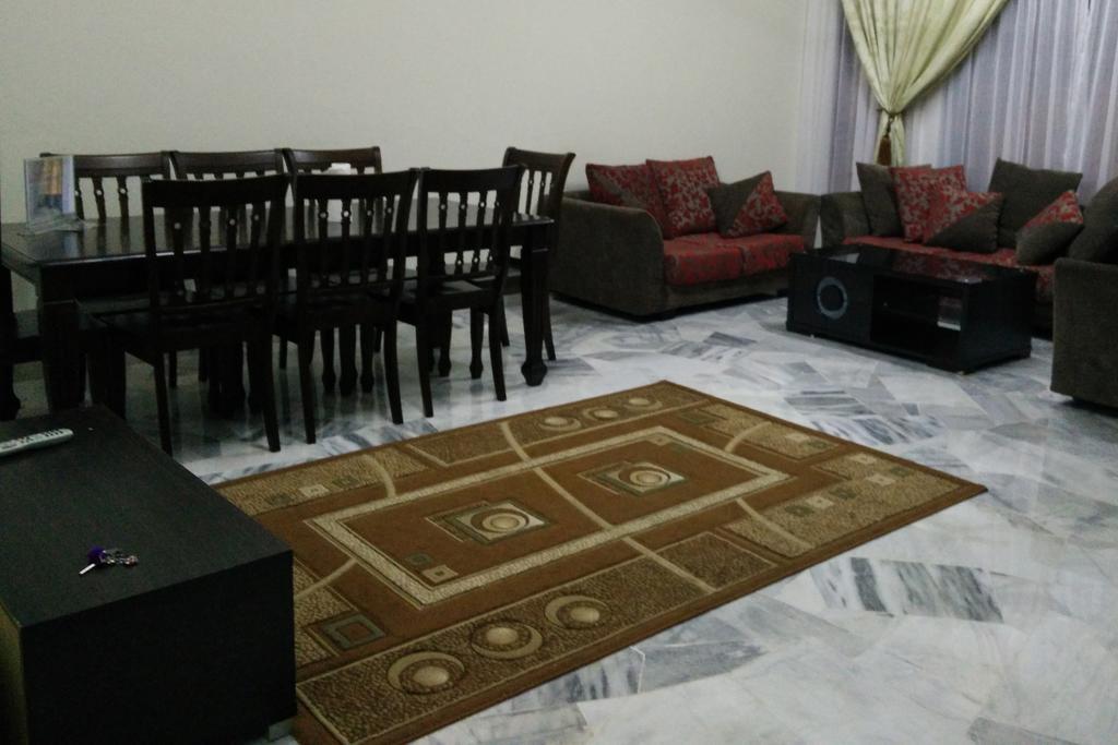 Mahkota Homestay Kuantan Esterno foto